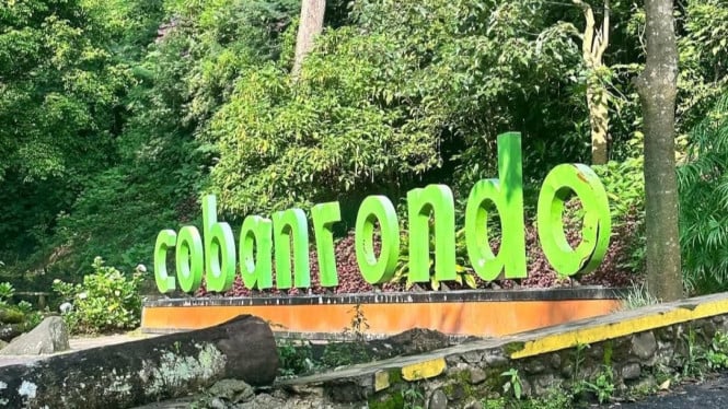 Gemericik air yang menyenangkan di Coban Rondo