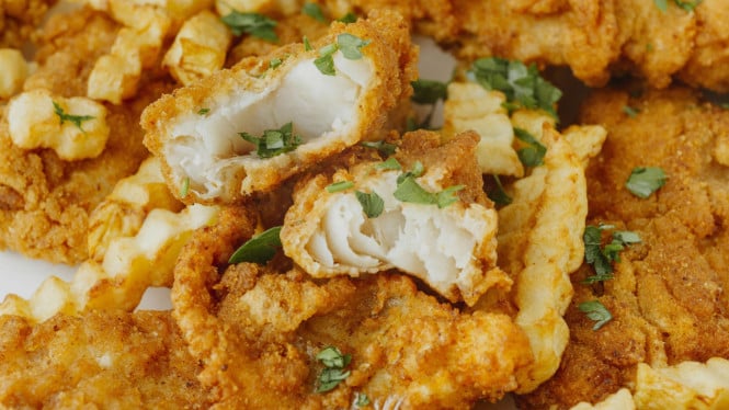 Ikan goreng tepung crispy siap disajikan