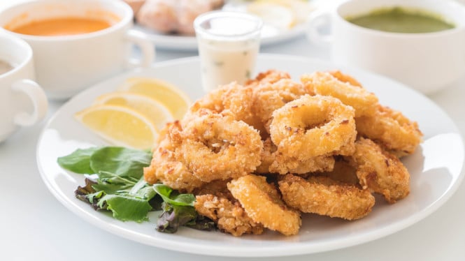 Cumi ring crispy goreng tepung siap disajikan