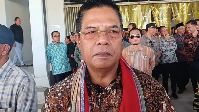 Bupati Lombok Timur Drs.H.Haerul Warisin, M.Si