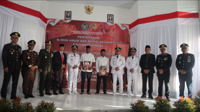 Momen pemberian remisi HUT RI secara simbolis di Lapas Kelas IIb Bima