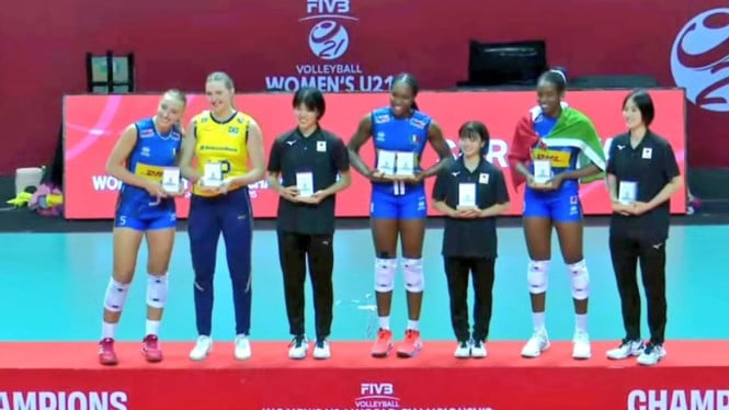 para pemain penerima penghargaan individu di FIVB u21 2025
