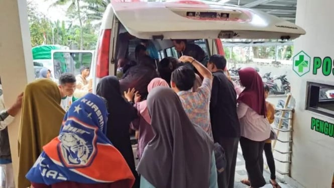 Saat jenazah Korban bunuh diri dibawa ambulan