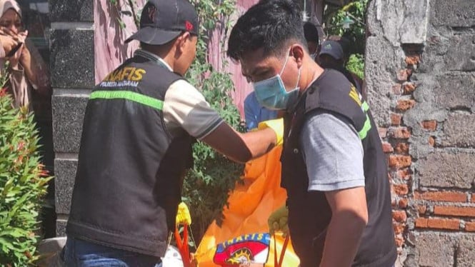Jenazah Membusuk di Bawa ke RS Bayangkara