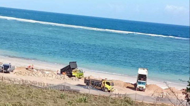 Foto penimbunan bibir pantai Torok