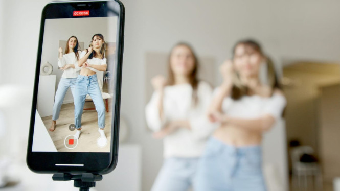 Cara menambah followers instagram Foto oleh Artem Podrez