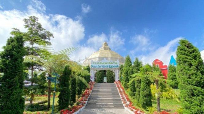Pintu Masuk Florawisata Santerra de Laponte.