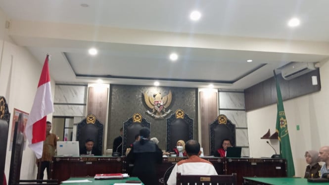 Ahli berikan Keterangan