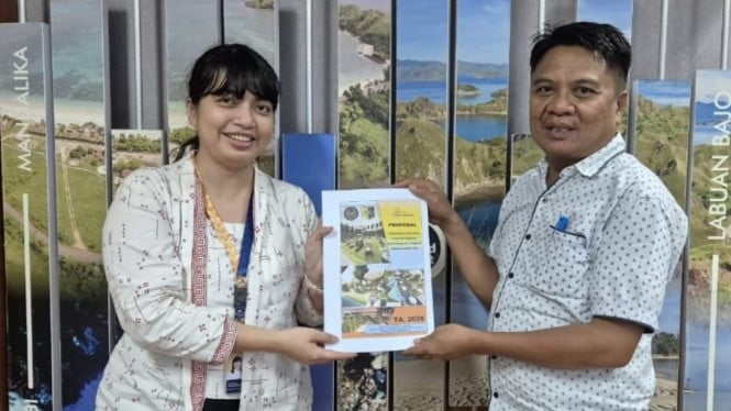 Kadispar Lombok Timur, menerima Secara Simbolis Bantuan DAK Pusat