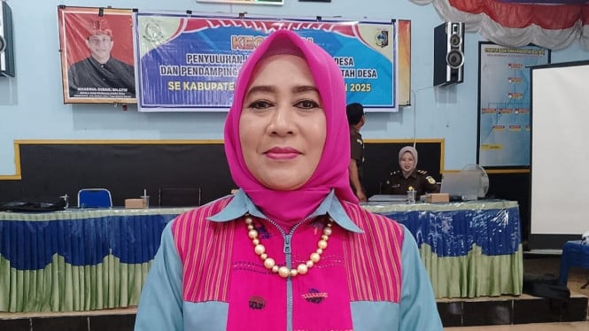 Sekretaris Dinas PMD Lombok Timur Hj. Martha