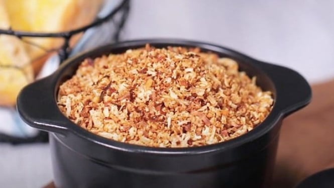 Sambal keju tabur, gurih pedasnya bikin nagih.