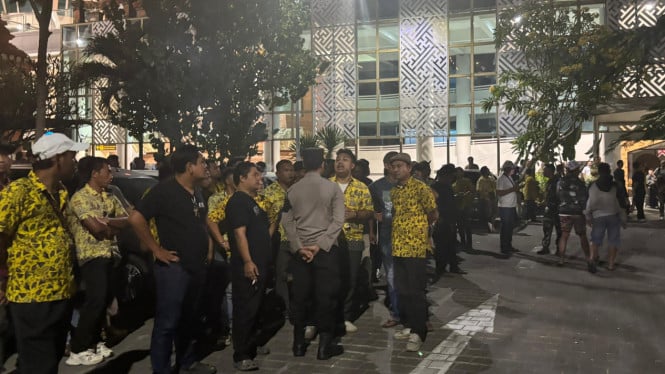 Pihak berselisih dipertemukan dalam mediasi.