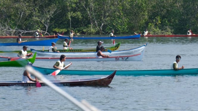 Puluhan Peserta ikuti Lomba Sampan Tradisional