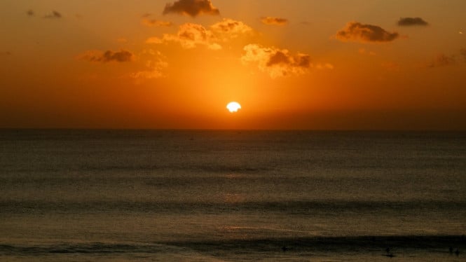 Penampakan sunset di pantai