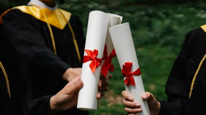 Ilustrasi beasiswa sarjana Foto oleh George Pak  dari Pexels