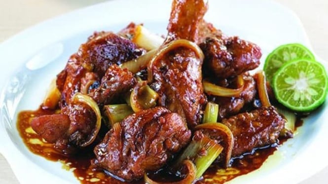 Ayam goreng mentega klasik.