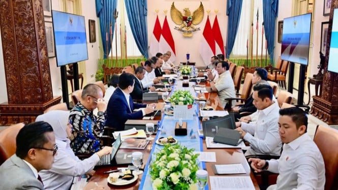 Rapat Terbatas Presiden Prabowo bersama seluruh menteri