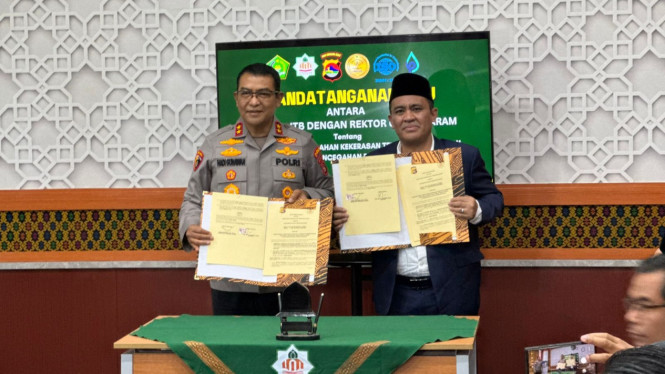 Kapolda NTB Bersama Rektor UIN Mataram Tanda Tangan MOU