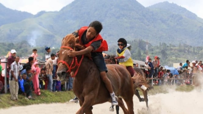 Tradisi Pacu Kude dari Aceh