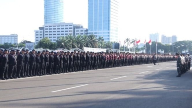 Personel keamanan disiagakan guna mengamankan massa aksi