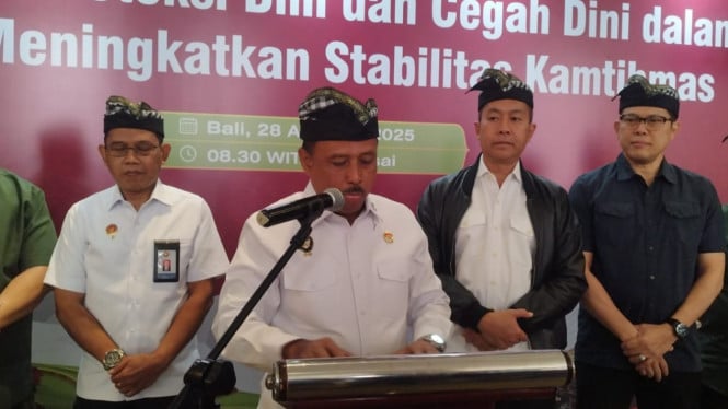 Mayjen TNI Heri Wiranto (tengah)