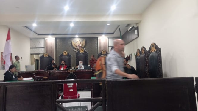 Sidang KDRT WNA di Tunda Majelis Hakim