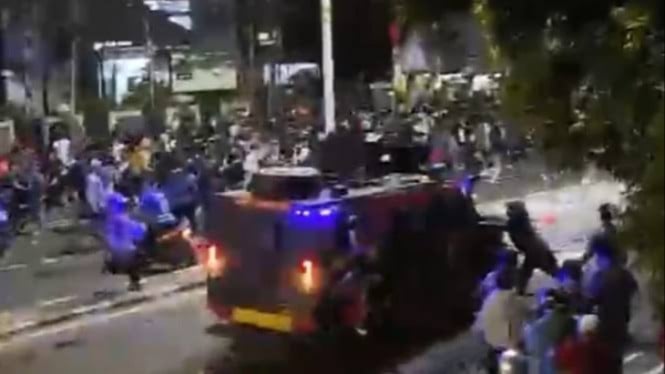 Tangkapan layar video viral Brimob Tabrak Ojol