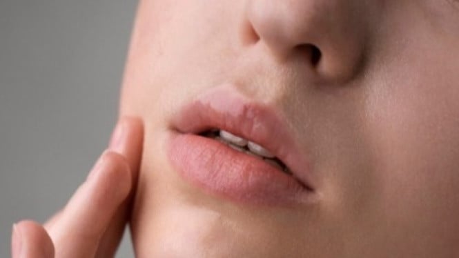 Bibir Makin Kering Setelah Pakai Lip Balm?