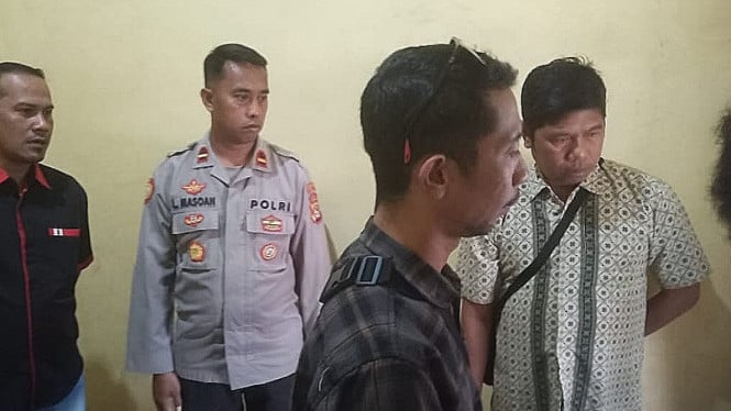 Petugas kepolisian saat di lokasi kejadian