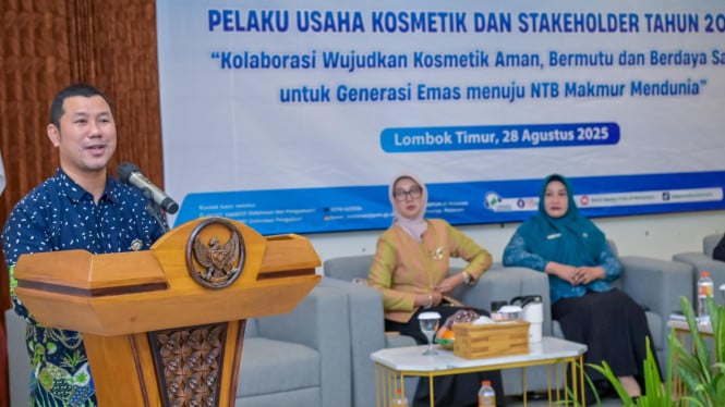 Ketua TP PKK NTB Bunda Sinta, bersama Kepala BBPOM Mataram