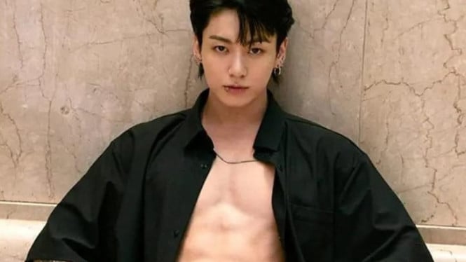 Jungkook BTS dengan album solo Golden