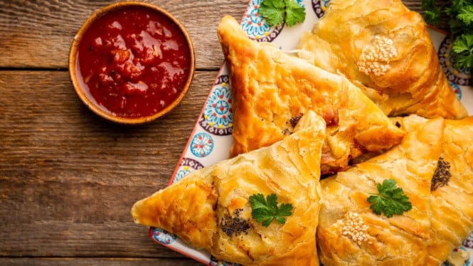 Samosa ayam indian curry
