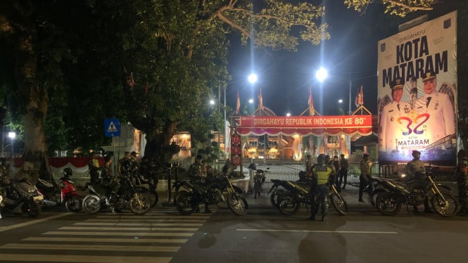 Terpantau Anggota Polresta Patroli di depan Kantor Gubernur