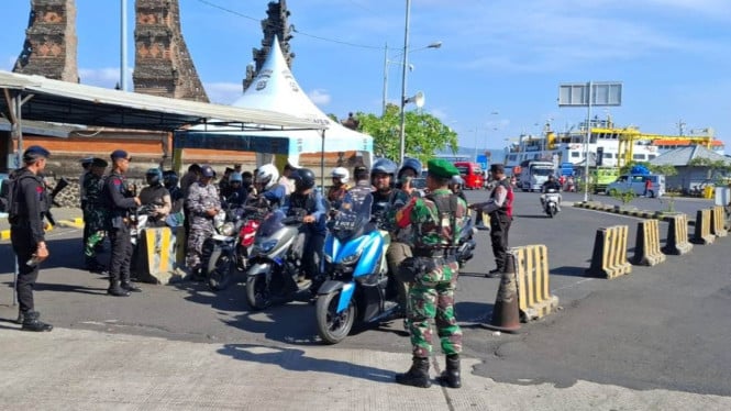 Aparat Gabungan Siaga di Pintu Masuk Bali
