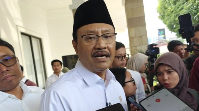 Menteri Sosial Saifullah Yusuf ketika dimintai keterangan korban demo