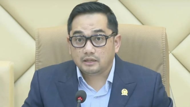Ketua Komisi II DPR RI Rifqinizamy Karsayuda ketika memimpin rapat