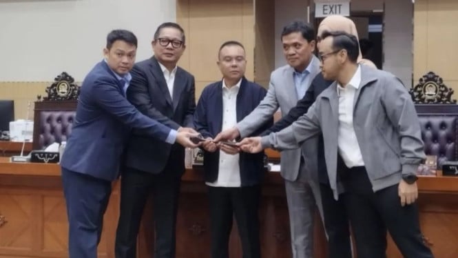Ahmad Sahroni resmi diganti dari Wakil Komisi III DPR RI