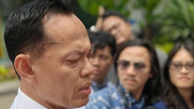Kepala Bappisus Aries Marsudiyanto menjawab pertanyaan pers