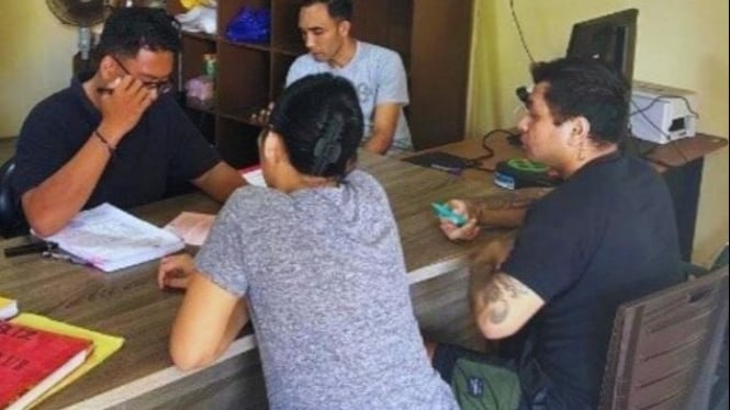 Penyerahan dua tersangka ke Kejari Denpasar