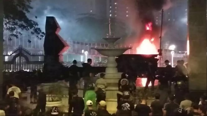 Potret aksi demo di Polda Metro Jaya