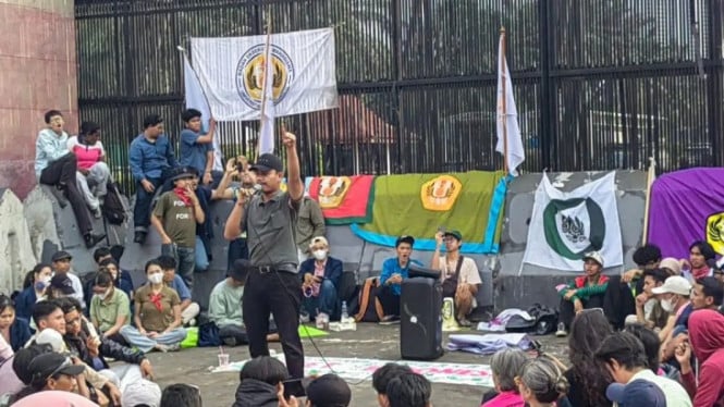 Mahasiswa Unpad menggeruduk DPR RI