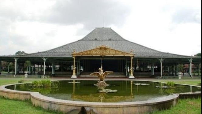 Wisata budaya di Pura Mangkunegaran
