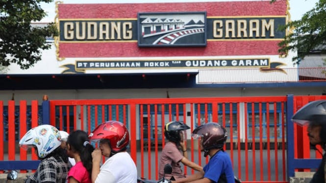Gudang Garam Tuban melakukan PHK Massal