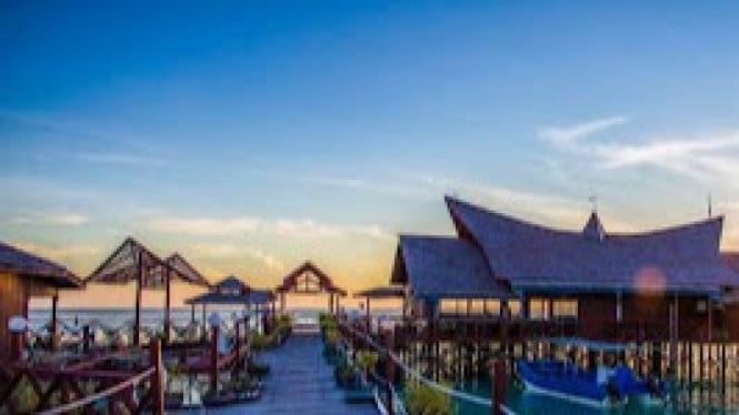 Pantai Maratua Pulau Derawan Kalimantan Timur