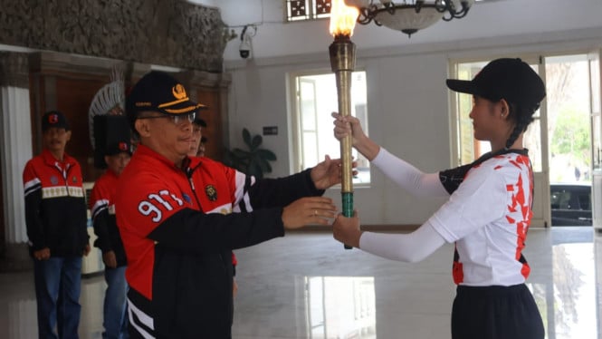 Pelepasan kirab Api Obor Pekan Olahraga Provinsi (Porprov) Bali XVI