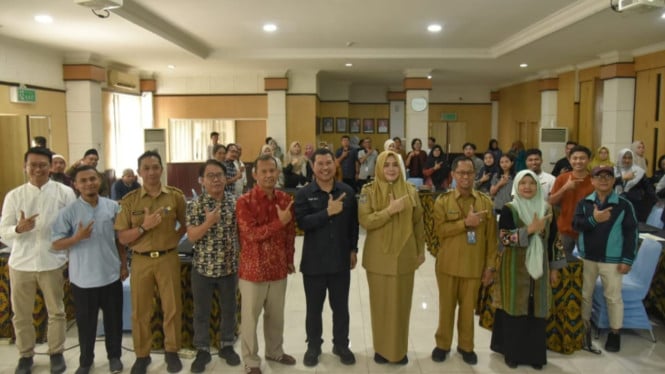 Foto bersama kegiatan bimtek bagi pelaku usaha obat bahan alam