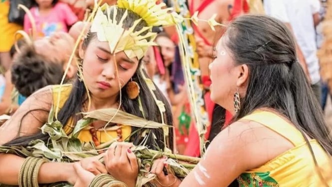 Tari Dadas Dayak Kalimantan tengah sebagai Pengobatan Tradisional
