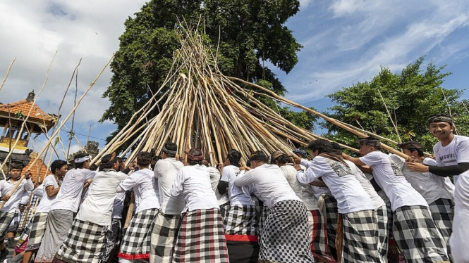 Mekotek Bali, Tradisi Sakral Penolak Malapetaka