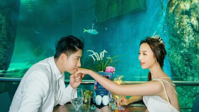 dinner romantis bawah laut