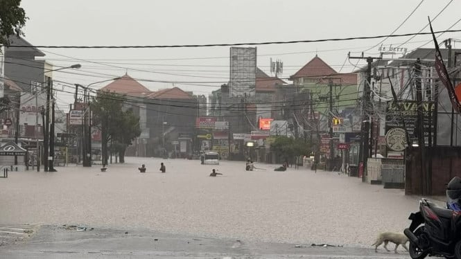 Denpasar Dikepung Banjir, Sejumlah Jalan Lumpuh